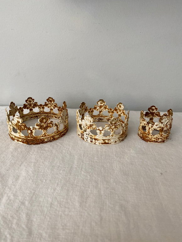 Metal crowns, set of 3 metal crowns