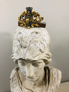 Crown with cherub medallion and small crown