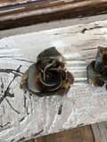 Metal roses, grey patina rusted Roses, 2 metal roses