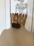 Leaf  feathered crown with 2 roses