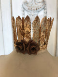 Leaf  feathered crown with 2 roses