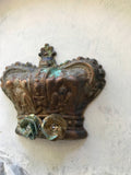Metal crown with patina green and 2 small roses with rhinestones