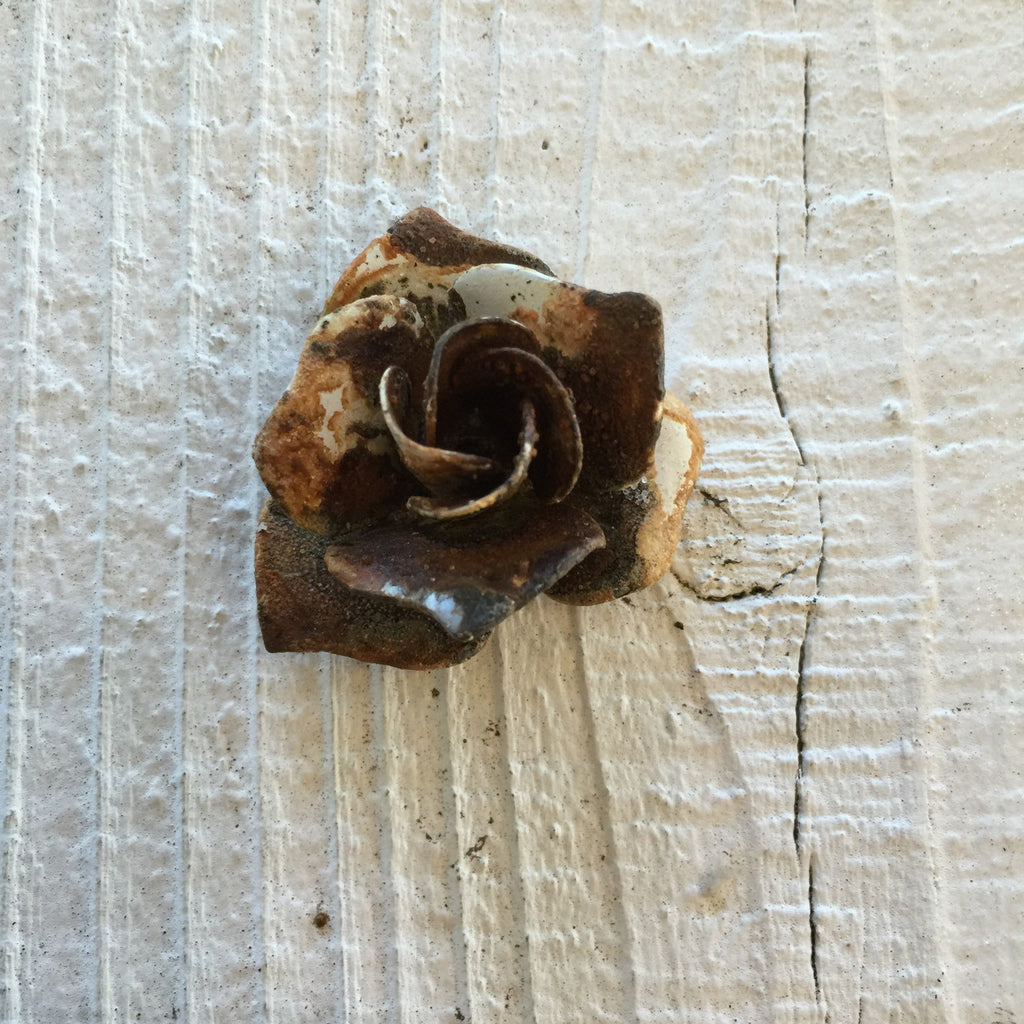 Vintage Rusted Roses, 2 small rusted metal roses – Faded Fragments
