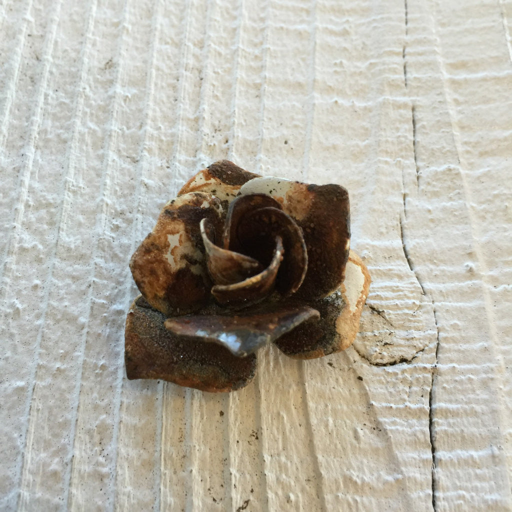 Vintage Rusted Roses, 2 small rusted metal roses – Faded Fragments