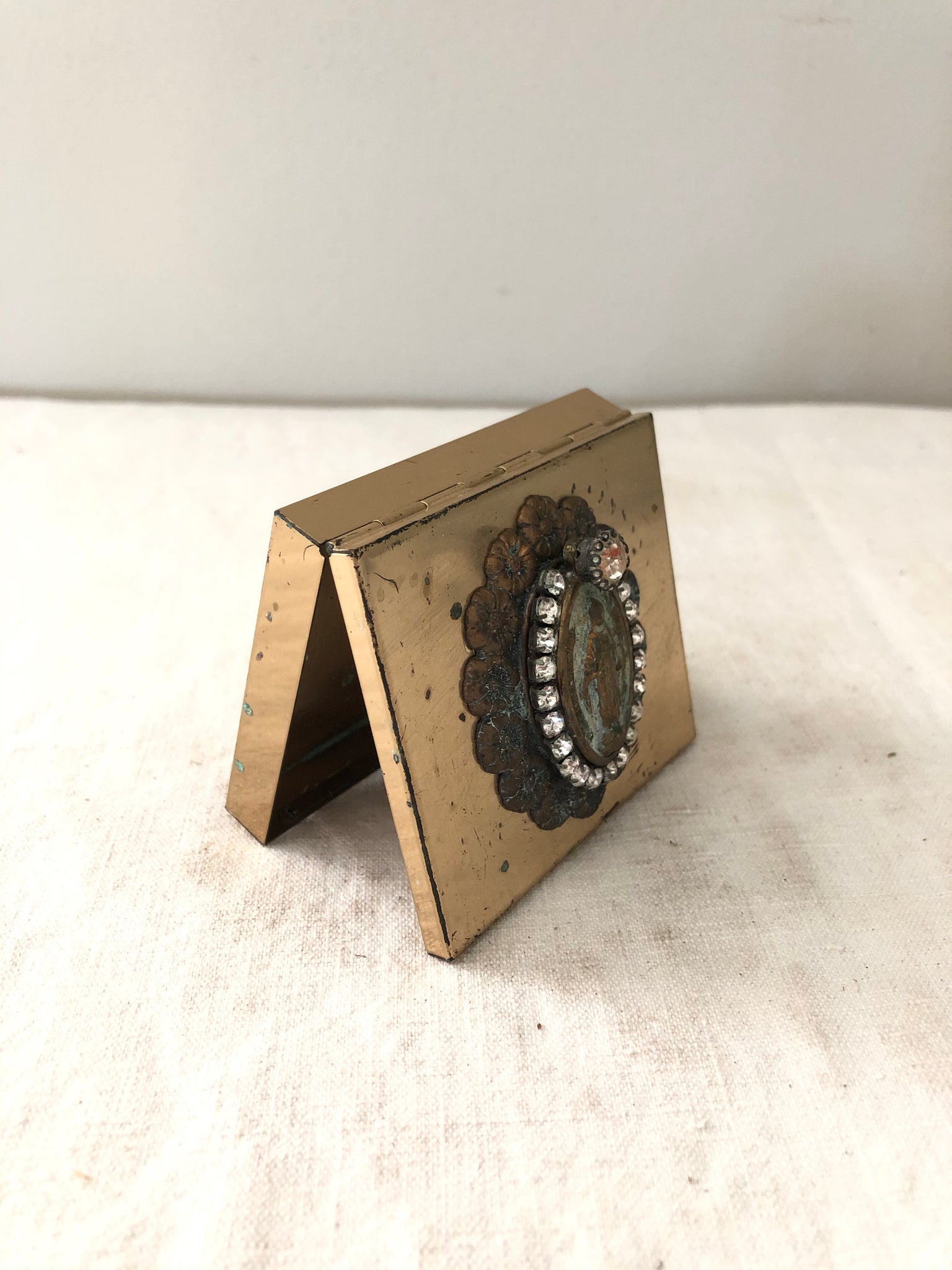Small metal pill box virgin mary pendent,virgin mary charm piece