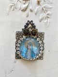 Religious cabochon on square metal lace with 2 detailed roses