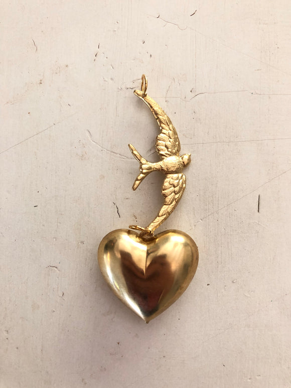 Gold heart pendant, 1 gold heart with swallow attached