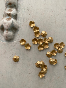 Copy of 24 Beautiful  gold colored flowers,Metal daisy,flower jewelry part,flowers Parts, flower perals
