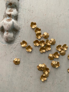 Beautiful small gold flowers 24 pieces